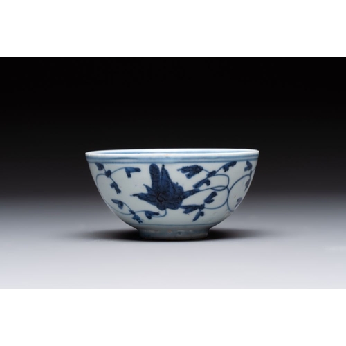 186 - Four Chinese blue and white bowls, two cups and a plate, MingDia.: 20 cm (the plate)Dia.: 15 cm - H.... 