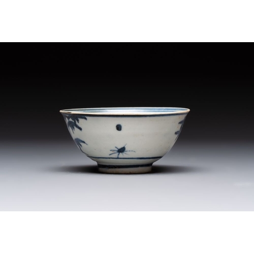 186 - Four Chinese blue and white bowls, two cups and a plate, MingDia.: 20 cm (the plate)Dia.: 15 cm - H.... 