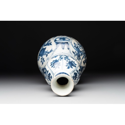 187 - A Chinese blue and white 'flying horse' double gourd vase, WanliH.: 28 cm
 Provenance: - A Danish pr... 