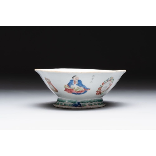 21 - A pair of Chinese famille rose ''Wu Shuang Pu' tazzas, 19th C.Dim.: 23,7 x 16,5 x 6,8 cm