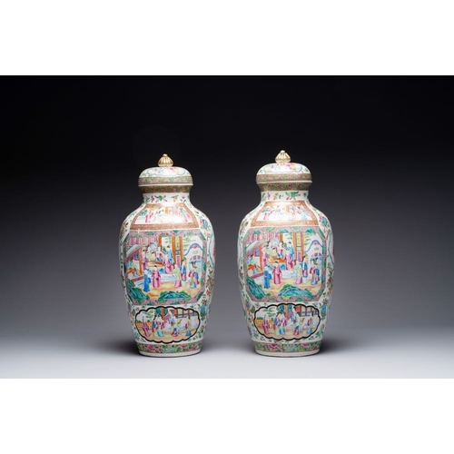 29 - A pair of Chinese Canton famille rose vases and covers with narrative design, 19th C.H.: 55 cm (incl... 