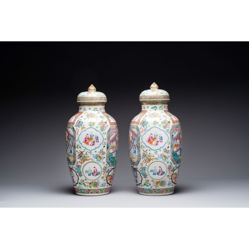 29 - A pair of Chinese Canton famille rose vases and covers with narrative design, 19th C.H.: 55 cm (incl... 