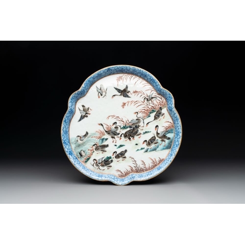 39 - A Chinese famille rose flower-shaped '18 geese' tray, mid-19th C.Dim.: 28 x 28 cm