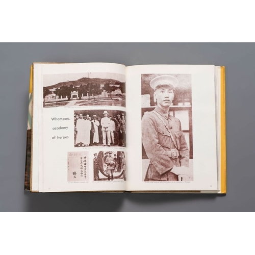 415 - A collection of documents, letters and books relating to Chiang Kai-shek, 20th C.Dim.: 26,8 x 20 x 3... 