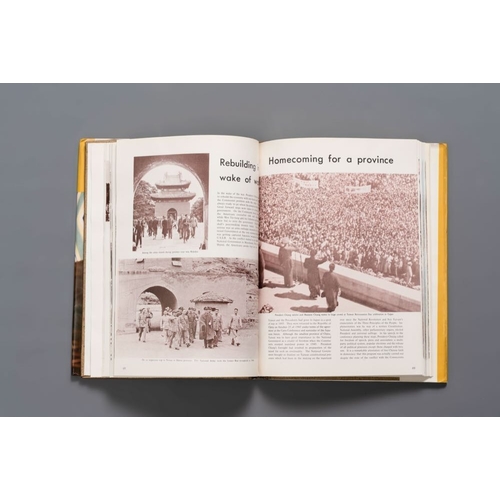 415 - A collection of documents, letters and books relating to Chiang Kai-shek, 20th C.Dim.: 26,8 x 20 x 3... 