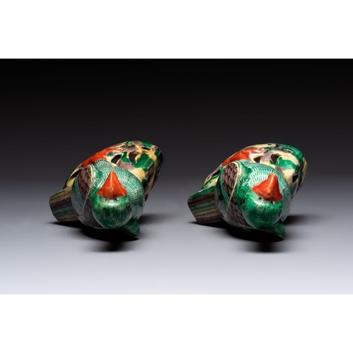 46 - A pair of Chinese sancai-glazed parrots, 19th C.H.: 22,5 cm