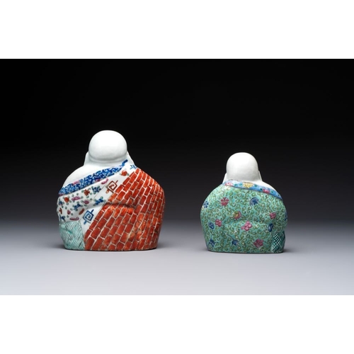 58 - Four Chinese famille rose Milefo Buddhas, Wan Tongshun mark, 20th C.H.: 26,5 cm (the tallest)H.: 17,... 