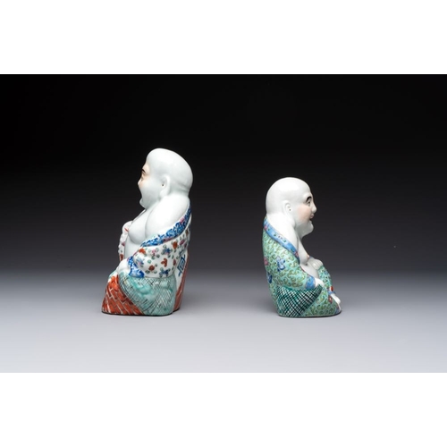 58 - Four Chinese famille rose Milefo Buddhas, Wan Tongshun mark, 20th C.H.: 26,5 cm (the tallest)H.: 17,... 