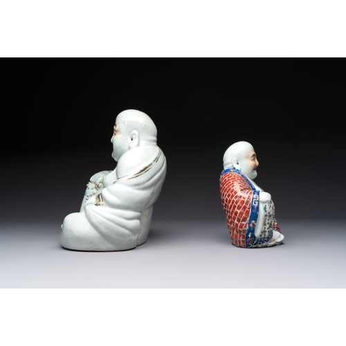 58 - Four Chinese famille rose Milefo Buddhas, Wan Tongshun mark, 20th C.H.: 26,5 cm (the tallest)H.: 17,... 