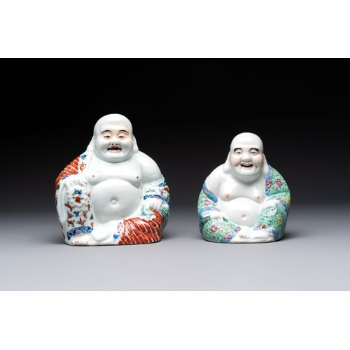 58 - Four Chinese famille rose Milefo Buddhas, Wan Tongshun mark, 20th C.H.: 26,5 cm (the tallest)H.: 17,... 