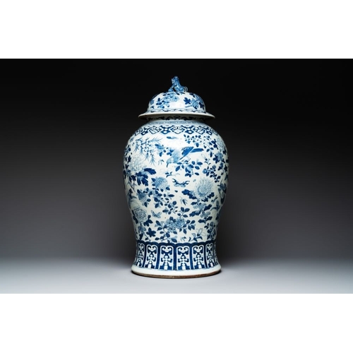 6 - A large Chinese blue and white 'birds among blossoming branches' vase and cover, 19th C.H.: 70 cm... 