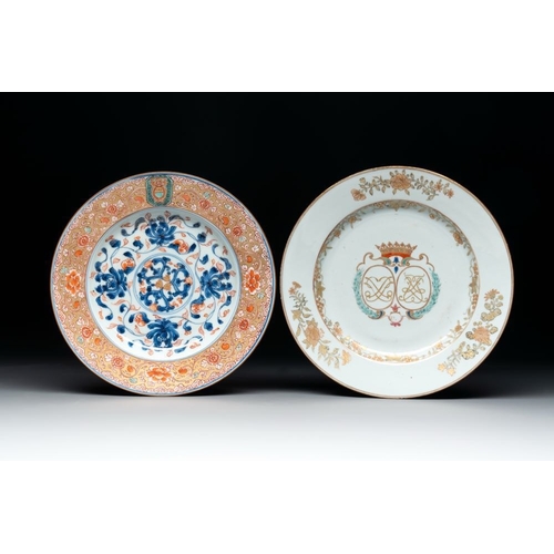 764 - A Chinese verte-Imari plate and a famille rose armorial alliance plate, QianlongDia.: 22,2 cm... 