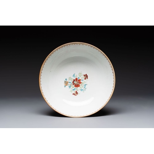 782 - A rare Chinese famille rose 'Scotsmen' bowl, Qianlong, ca. 1745Dim.: 26,2 cm - H.: 11 cm
 Provenance... 