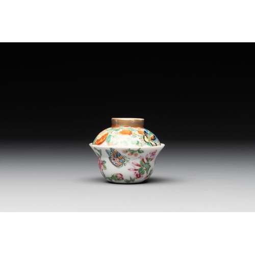 84 - 15 Chinese famille rose, qianjiang cai and monochrome wares, 19/20th C.H.: 54,5 cm (the largest vase... 