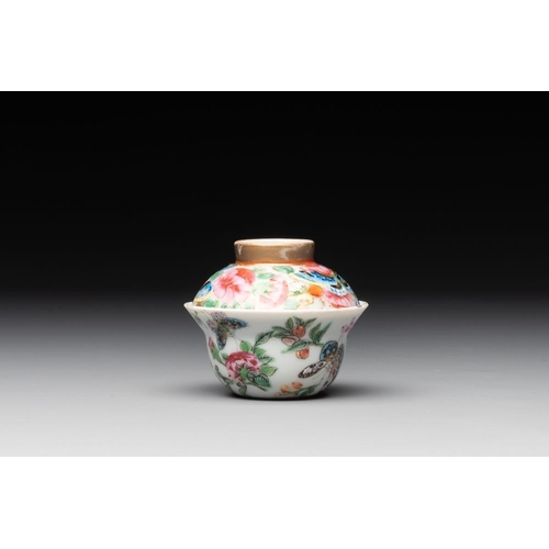 84 - 15 Chinese famille rose, qianjiang cai and monochrome wares, 19/20th C.H.: 54,5 cm (the largest vase... 