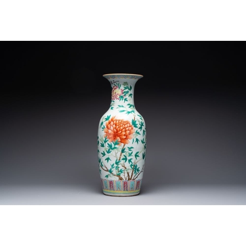 89 - Three Chinese famille rose vases with figural and floral design, Qianlong mark, 19/20th C.H.: 60,5 c... 