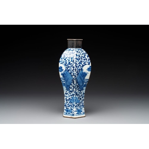 90 - A Chinese famille rose bowl, a plate and a blue and white vase, Tongzhi mark and of the periodDia.: ... 