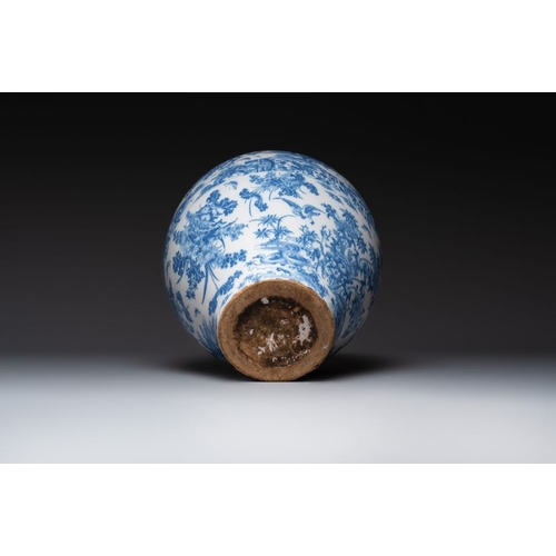 922 - A large blue and white Delftware chinoiserie vase, Delft or Frankfurt, 17th C.H.: 44 cm