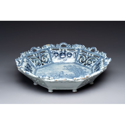 925 - A fine and large blue and white Dutch Delft 'Frederic van Frytom-style' reticulated basket, 17th C.D... 