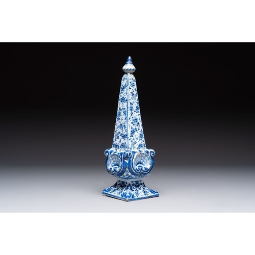 933 - A blue and white Dutch Delft obelisk, late 17th C.H.: 35,5 cm
 Marked AK on the base for Adrianus Ko... 