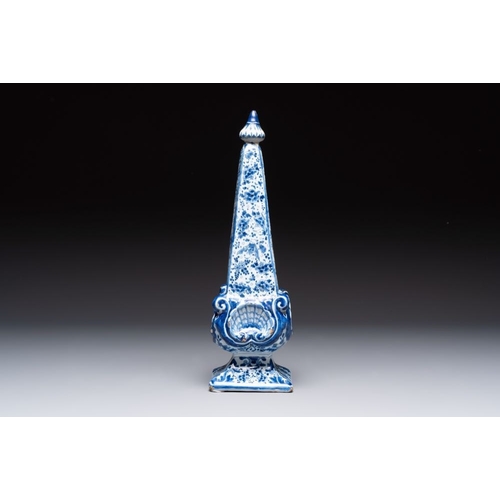 933 - A blue and white Dutch Delft obelisk, late 17th C.H.: 35,5 cm
 Marked AK on the base for Adrianus Ko... 