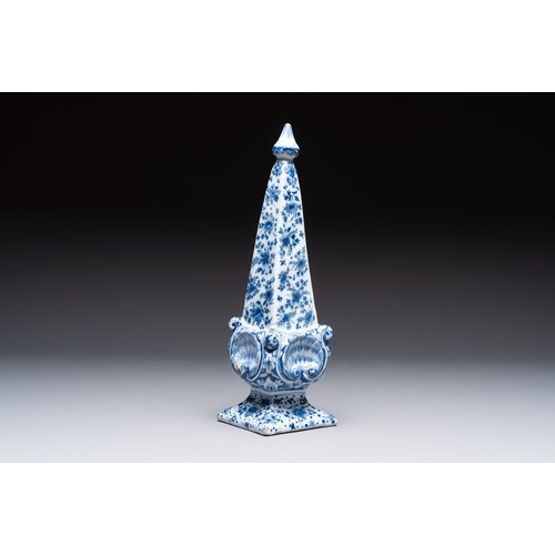 935 - A blue and white Dutch Delft obelisk, late 17th C.H.: 35,5 cm
 Marked AK on the base for Adrianus Ko... 