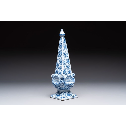 935 - A blue and white Dutch Delft obelisk, late 17th C.H.: 35,5 cm
 Marked AK on the base for Adrianus Ko... 