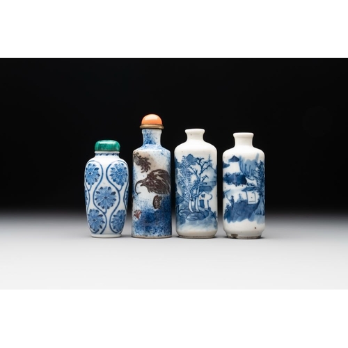 99 - Four Chinese blue, white and copper-red snuff bottles, Yongzheng mark, 19th C.H.: 9,2 cm (the talles... 