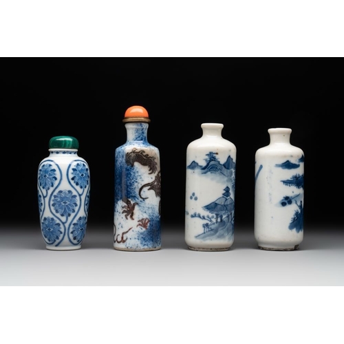 99 - Four Chinese blue, white and copper-red snuff bottles, Yongzheng mark, 19th C.H.: 9,2 cm (the talles... 