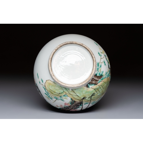 11 - A fine Chinese famille verte 'Peacocks' vase, 19th C.H.: 16,8 cmCondition reports and additional hig... 