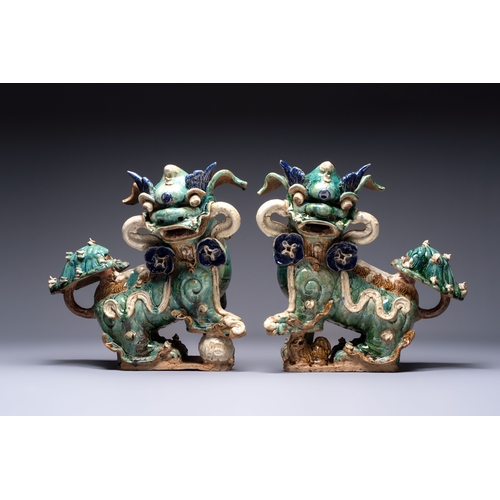 17 - A pair of large Chinese polychrome-glazed Shiwan stoneware Buddhist lions, 19th C.Dim.: 44 x 47 x 29... 