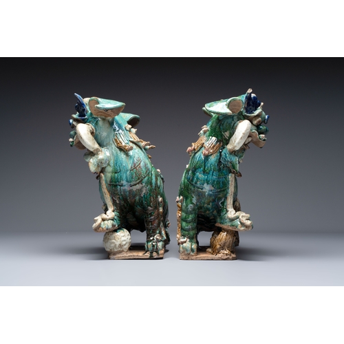 17 - A pair of large Chinese polychrome-glazed Shiwan stoneware Buddhist lions, 19th C.Dim.: 44 x 47 x 29... 