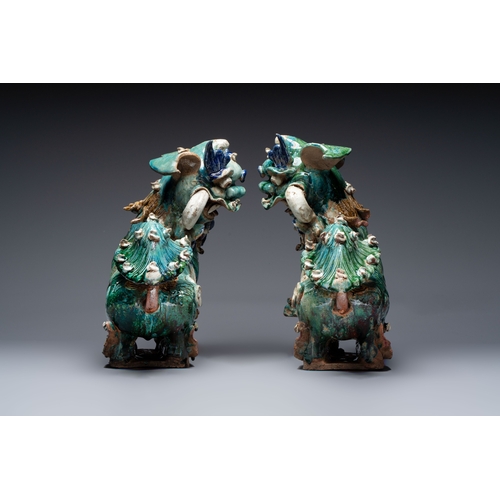 17 - A pair of large Chinese polychrome-glazed Shiwan stoneware Buddhist lions, 19th C.Dim.: 44 x 47 x 29... 