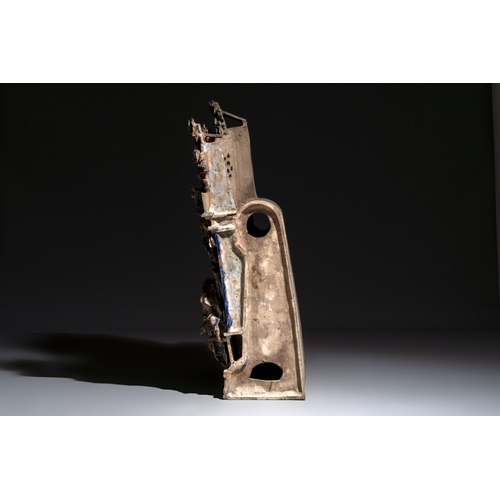 19 - A large and fine Chinese polychrome-glazed Shiwan stoneware group of immortals, 19th C.Dim.: 64,5 x ... 