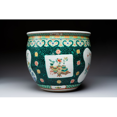 22 - A Chinese famille verte black-ground jardinière with birds, antiquities and flowers, 19th C.Dia.: 41... 
