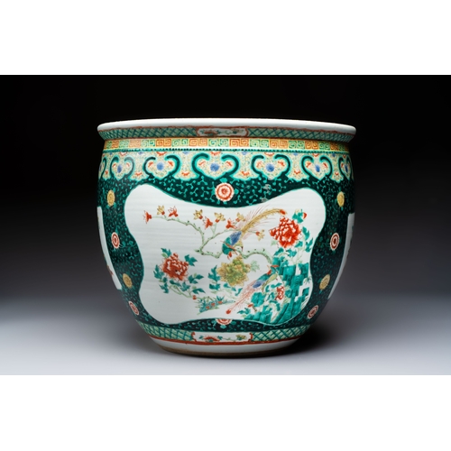 22 - A Chinese famille verte black-ground jardinière with birds, antiquities and flowers, 19th C.Dia.: 41... 