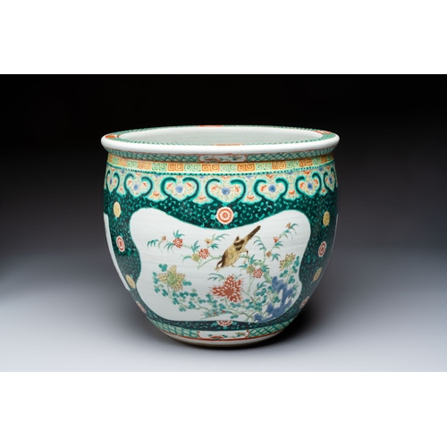22 - A Chinese famille verte black-ground jardinière with birds, antiquities and flowers, 19th C.Dia.: 41... 