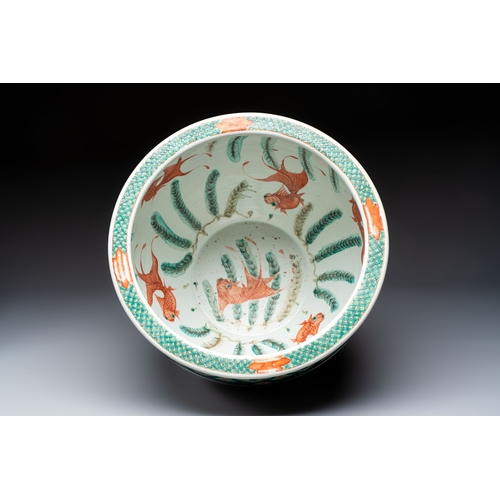 22 - A Chinese famille verte black-ground jardinière with birds, antiquities and flowers, 19th C.Dia.: 41... 