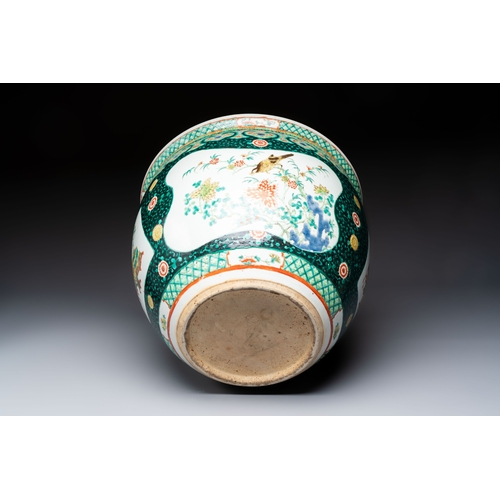 22 - A Chinese famille verte black-ground jardinière with birds, antiquities and flowers, 19th C.Dia.: 41... 