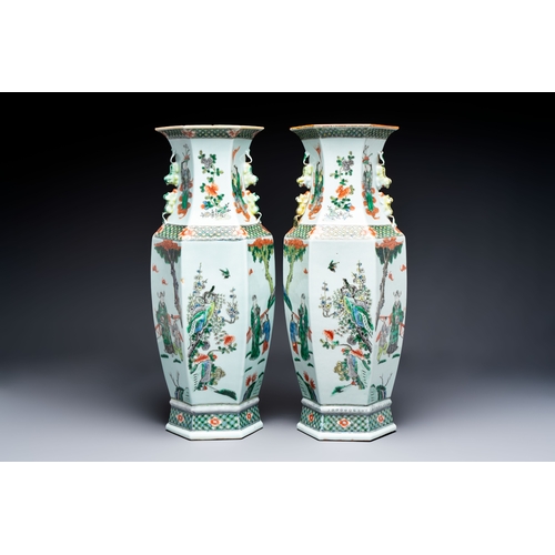 31 - A pair of large Chinese famille verte hexagonal 'Si Ai Tu' vases, 19th C.H.: 61 cm
Condition reports... 