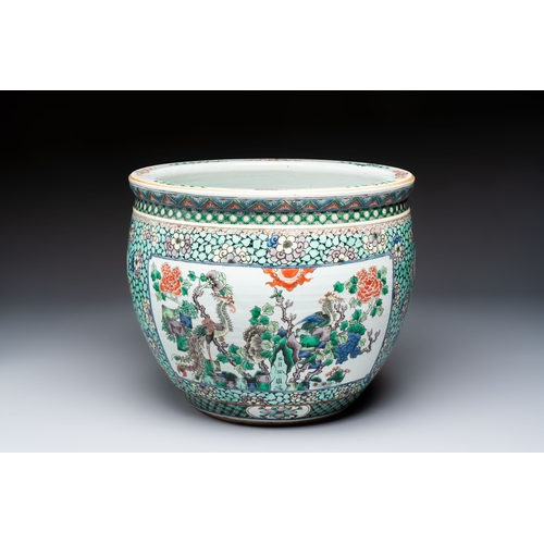 46 - A Chinese famille verte 'Phoenix and Mountainous Landscape' jardinière, 19th C.Dia.: 36,5 cm - H.: 3... 