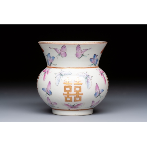 50 - A Chinese famille rose 'Butterflies' spittoon, Tongzhi mark and of the periodH.: 9 cm
Condition repo... 