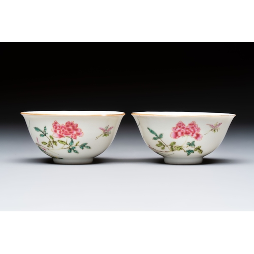 54 - A pair of Chinese famille rose bowls with floral design, Guangxu mark of the periodDia.: 9,3 cm - H.... 