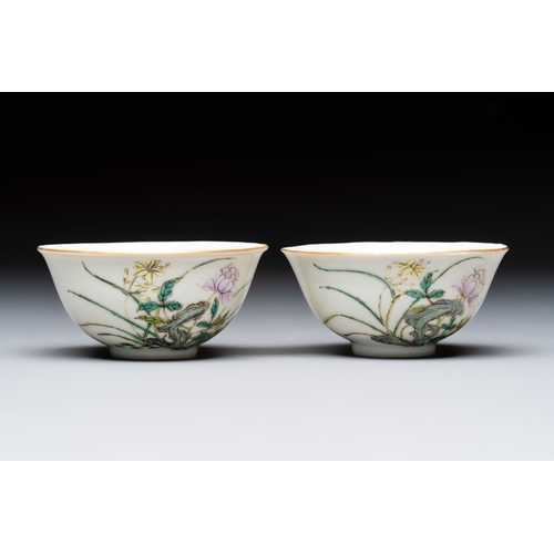 54 - A pair of Chinese famille rose bowls with floral design, Guangxu mark of the periodDia.: 9,3 cm - H.... 