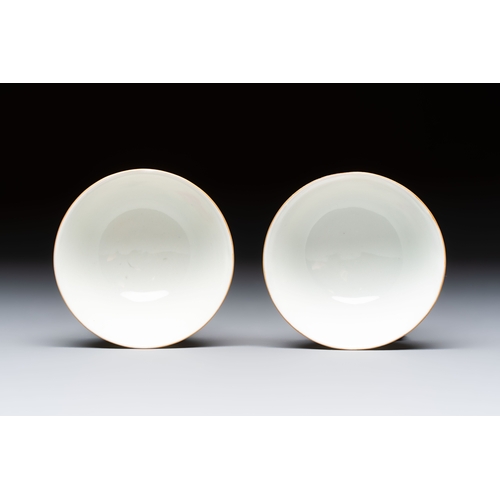 54 - A pair of Chinese famille rose bowls with floral design, Guangxu mark of the periodDia.: 9,3 cm - H.... 