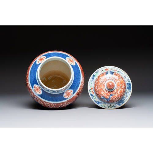 56 - A Chinese blue, white and iron-red decorated 'Mythical Animals' vase and cover, 19th C.H.: 35,5 cm (... 