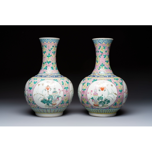 58 - A pair of Chinese famille rose pink-ground 'Ping An Bai Sui' bottle vases, 19th C.H.: 37,5 cmConditi... 