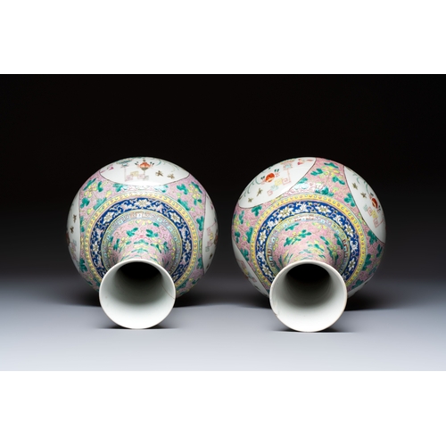 58 - A pair of Chinese famille rose pink-ground 'Ping An Bai Sui' bottle vases, 19th C.H.: 37,5 cmConditi... 