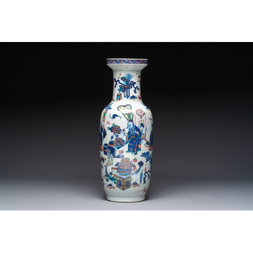 60 - A Chinese doucai and famille rose rouleau vase with figures among antiquities, 19th C.H.: 61,5 cm
Co... 
