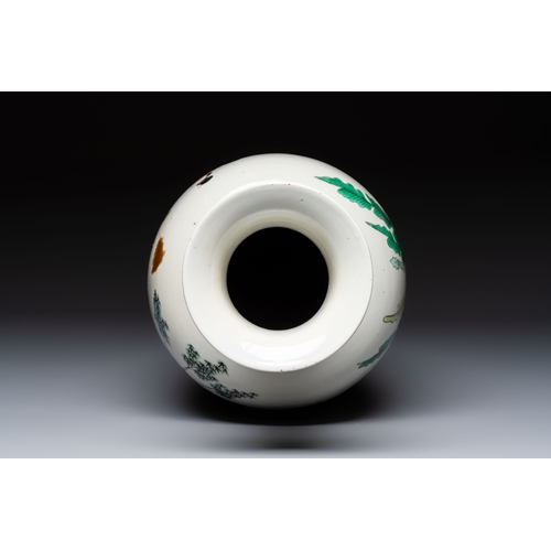 9 - A Chinese famille verte 'Court Ladies' vase, 19th C.H.: 46,5 cmCondition reports and additional high... 